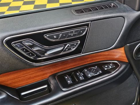 Used 2019 Lincoln Navigator Reserve image 26