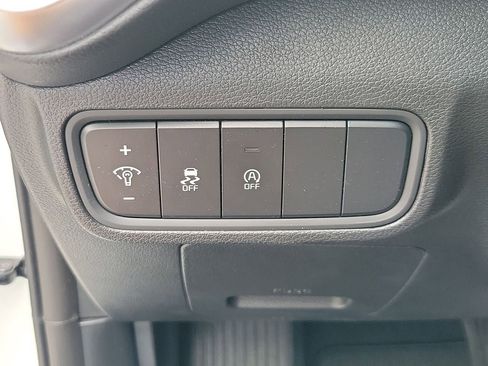 Used 2025 Kia Soul LX w/ LX Technology Package FWD image 28