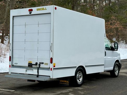 Used 2019 GMC Savana 3500 w/ Driver Convenience Package image 8