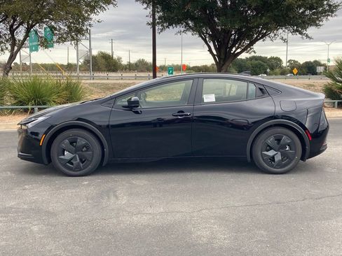 New 2026 Toyota Prius LE FWD image 8