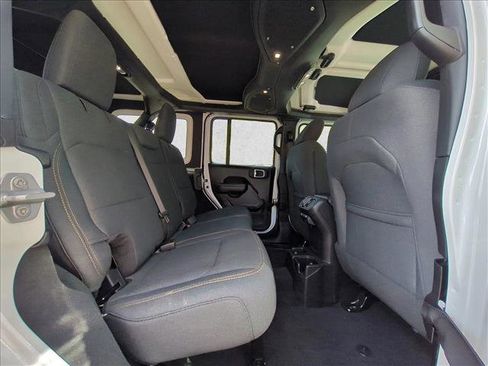 Used 2024 Jeep Wrangler Willys image 19