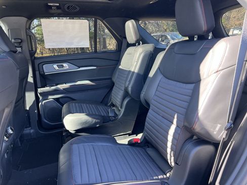 New 2026 Ford Explorer ST-Line w/ ST-Line Street Pack image 25