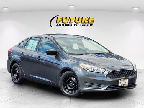 Used 2018 Ford Focus S image 1