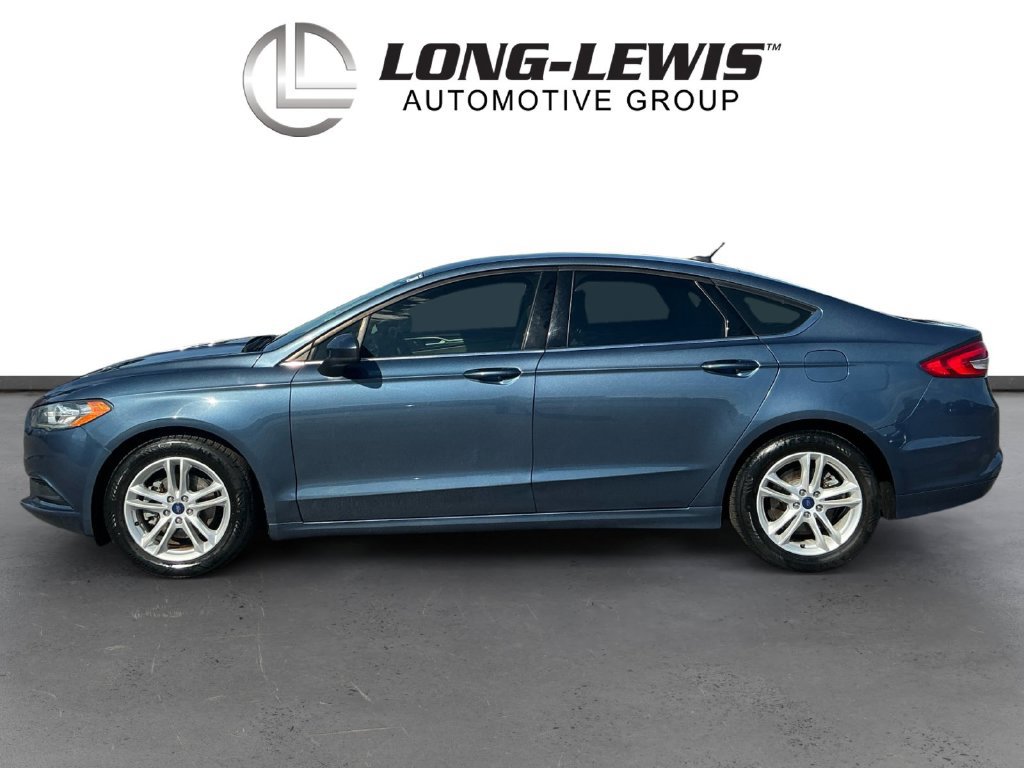 Used 2018 Ford Fusion SE w/ Fusion SE Technology Package FWD image 2