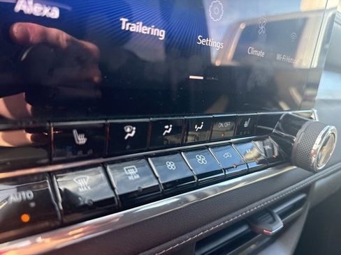 Used 2024 Chevrolet Colorado LT w/ LT Convenience Package II image 20