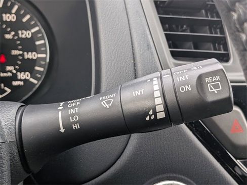 Used 2020 Nissan Pathfinder SV image 27