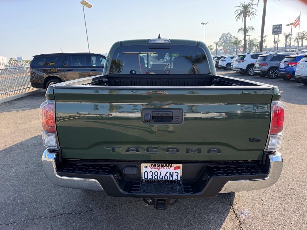 Used 2022 Toyota Tacoma TRD Off-Road w/ Black Out Package (TMS) AWD/4WD image 5