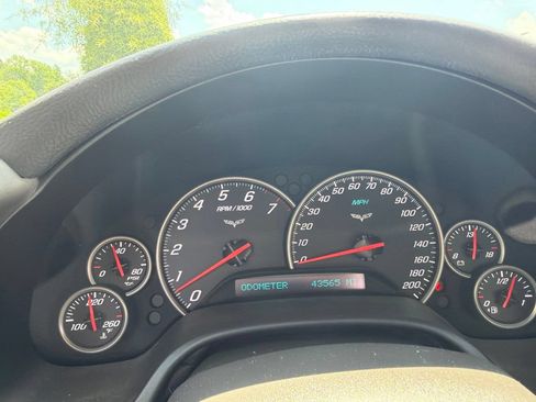 Used 2007 Chevrolet Corvette Coupe w/ Preferred Equipment Group RWD image 13