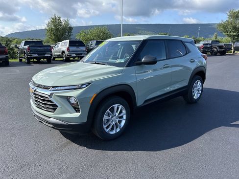 New 2026 Chevrolet TrailBlazer LS w/ LS Convenience Package AWD/4WD image 3