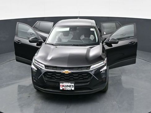 New 2026 Chevrolet Trax LS w/ LS Convenience Package FWD image 34