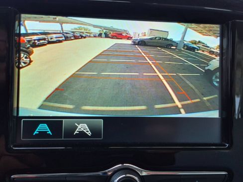 Used 2019 Chevrolet Traverse LT FWD image 19