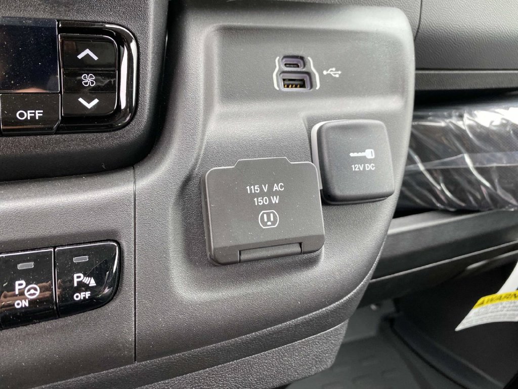 Used 2025 RAM ProMaster 3500 w/ Quick Order Package 22H SLT+ FWD image 15