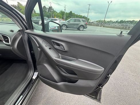 Used 2020 Chevrolet Trax LS w/ Tint and Cruise Package FWD image 29