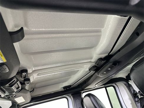 Used 2025 Jeep Gladiator Rubicon w/ Convenience Group image 19