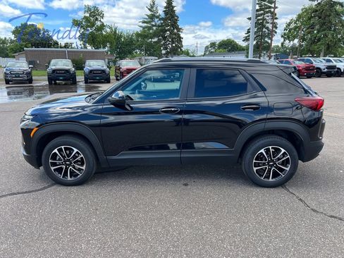 Certified 2025 Chevrolet TrailBlazer LT w/ Driver Confidence Package AWD/4WD image 2