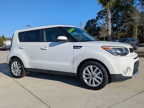 Used 2018 Kia Soul + image 2