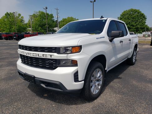 Used 2022 Chevrolet Silverado 1500 Custom w/ Safety Confidence Package AWD/4WD image 2