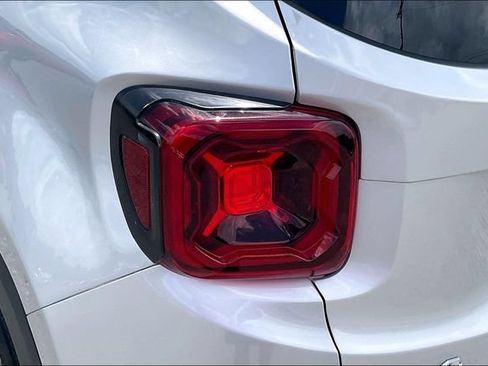 Used 2020 Jeep Renegade Latitude w/ LED Lighting Group AWD/4WD image 21