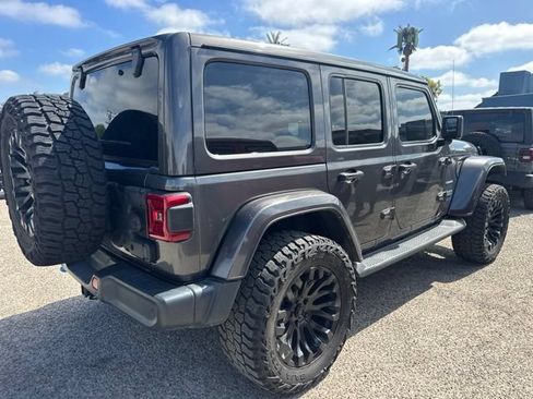 Used 2022 Jeep Wrangler Unlimited Sahara w/ Cold Weather Group AWD/4WD image 5