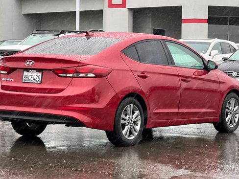 Used 2018 Hyundai Elantra SEL image 2