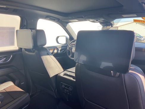 Certified 2024 Chevrolet Suburban High Country w/ Advanced Technology Package image 10