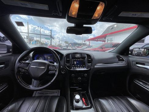 Used 2019 Chrysler 300 S AWD/4WD image 5