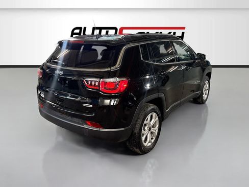Used 2025 Jeep Compass Latitude AWD/4WD image 7