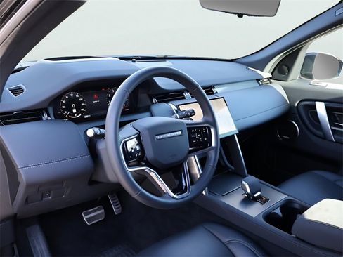 Certified 2025 Land Rover Discovery Sport Dynamic SE image 19