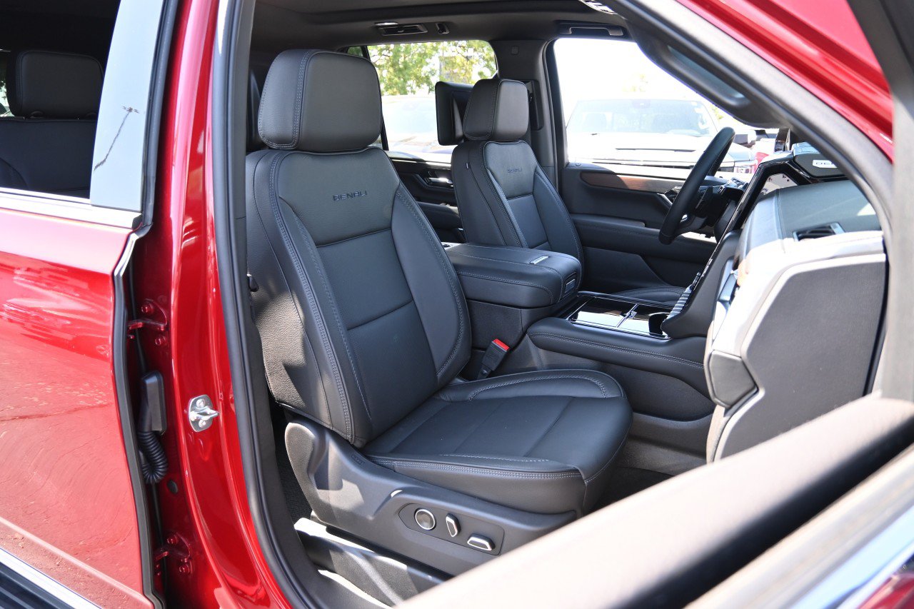 New 2026 GMC Yukon Denali w/ Denali Reserve Package AWD/4WD image 47