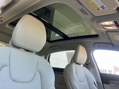 Used 2024 Volvo S90 T8 Ultimate image 17