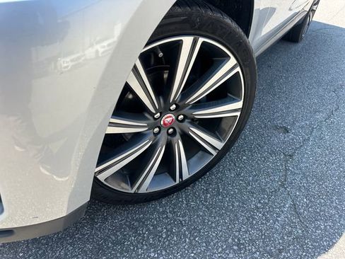 Used 2018 Jaguar F-PACE Prestige image 10