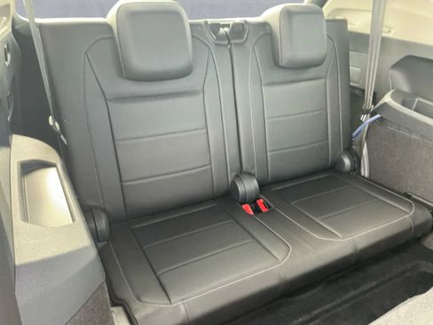 Used 2018 Volkswagen Tiguan SEL w/ 3rd Row Seat Package image 15