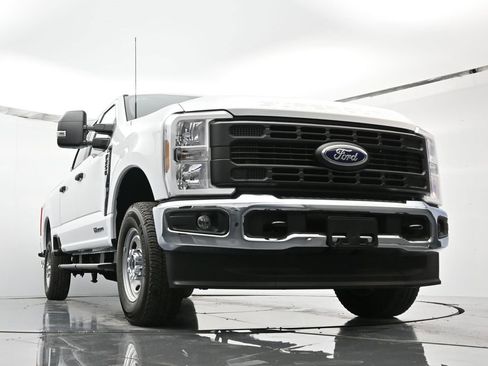 New 2025 Ford F250 XL w/ XL Chrome Package image 39