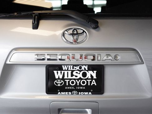 Used 2017 Toyota Sequoia SR5 AWD/4WD image 7