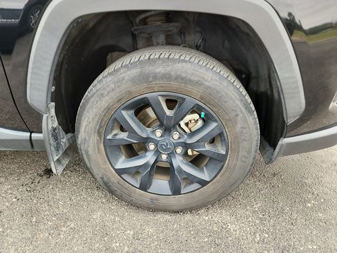 Used 2024 Toyota RAV4 LE FWD image 9