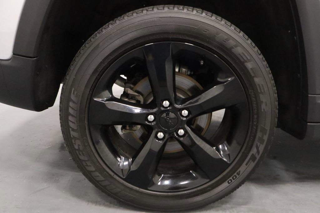 Certified 2024 Jeep Grand Cherokee Altitude AWD/4WD image 27