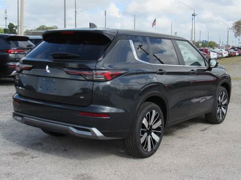 New 2026 Mitsubishi Outlander SE FWD image 3