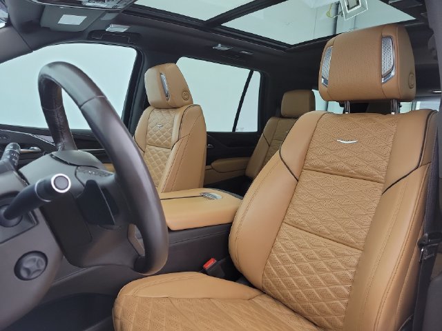 Used 2022 Cadillac Escalade Premium Luxury w/ Performance Package AWD/4WD image 19