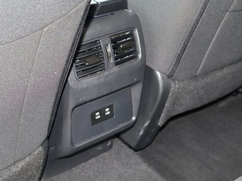 Used 2025 Nissan Rogue SV AWD/4WD image 18