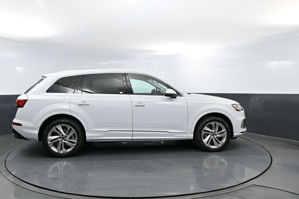 Used 2022 Audi Q7 3.0T Premium Plus w/ Premium Plus Package AWD/4WD image 4