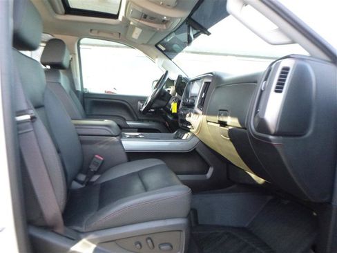 Used 2016 GMC Sierra 2500 SLT w/ All-Terrain HD Package image 9