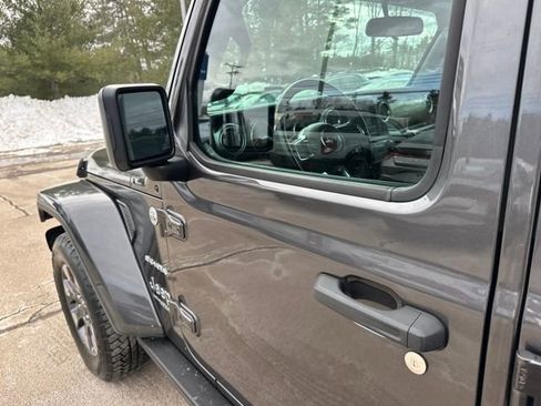 Used 2018 Jeep Wrangler Unlimited Sahara w/ Cold Weather Group image 13