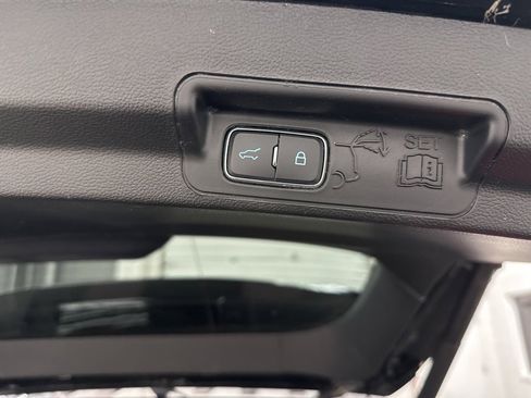 Used 2024 Ford Explorer Platinum w/ Technology Package image 41