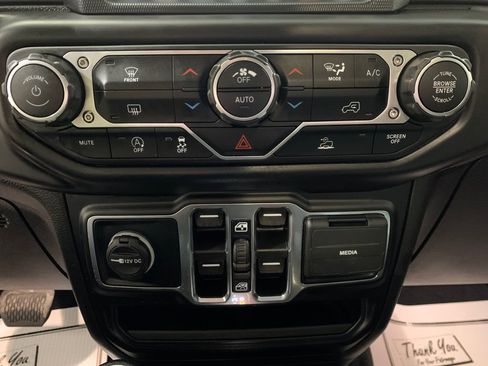 Used 2022 Jeep Gladiator Overland image 9