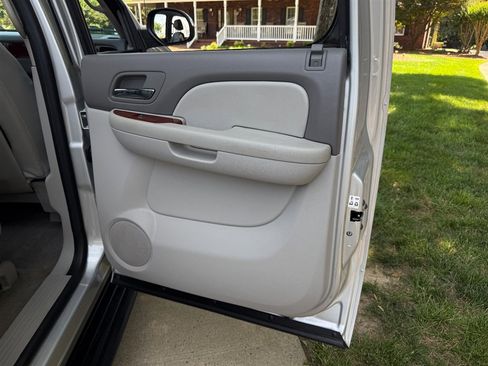 Used 2010 Chevrolet Avalanche LT w/ Luxury Package RWD image 57
