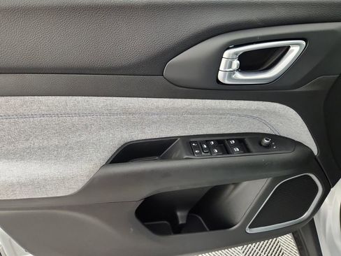 New 2025 Jeep Compass Latitude AWD/4WD image 6