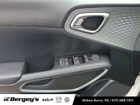 Used 2021 Kia Soul LX FWD image 14