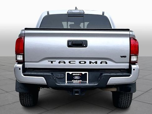 Used 2018 Toyota Tacoma TRD Off-Road image 5