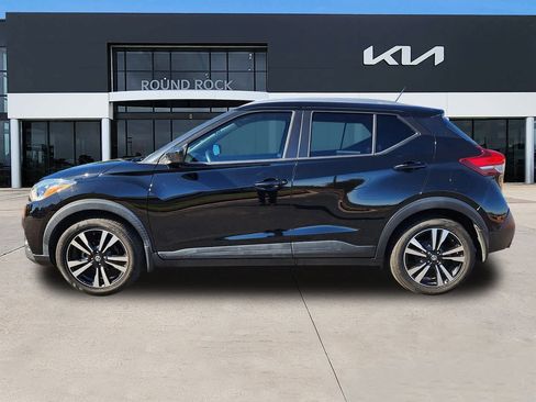 Used 2019 Nissan Kicks SV image 3