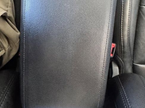 Used 2018 Ford Explorer XLT w/ Equipment Group 202A image 25